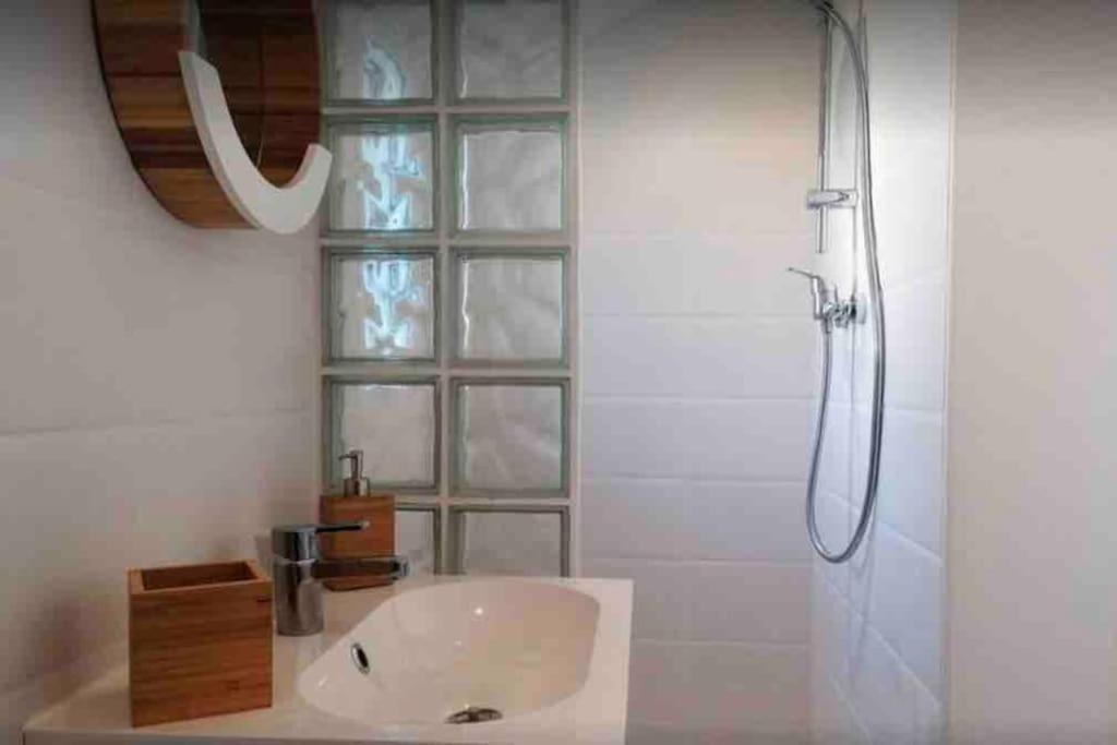 Maisonnette Pour 2 Personnes - Vue Mer - Plage A 100 Metres プルバスラネック エクステリア 写真
